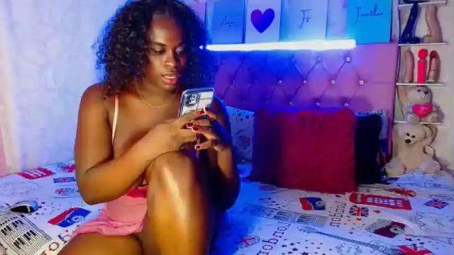Image 10 of joannediamonds Stream on Chaturbate on 14 months ago