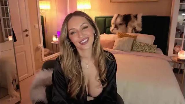 Image 7 of joannee Stream on Chaturbate on 2 days ago