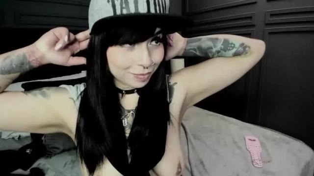 Image 7 of joanneil Stream on Chaturbate on 16 months ago