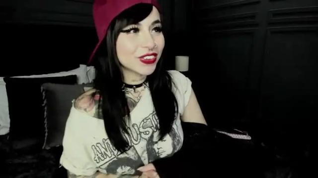 Image 7 of joanneil Stream on Chaturbate on 16 months ago