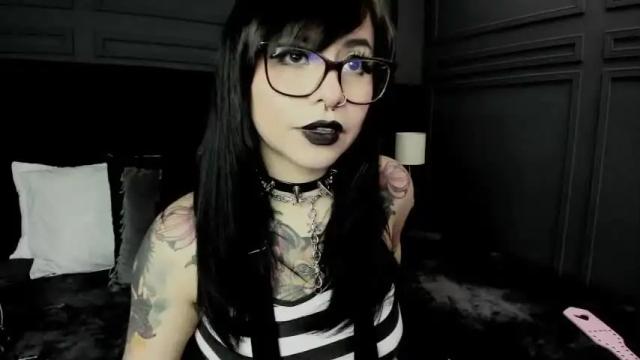 Image 2 of joanneil Stream on Chaturbate on 16 months ago