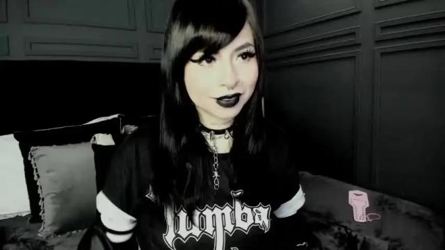 Image 3 of joanneil Stream on Chaturbate on 16 months ago