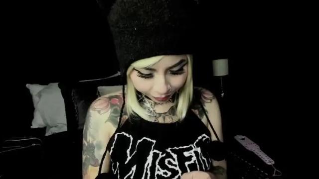 Image 2 of joanneil Stream on Chaturbate on 16 months ago