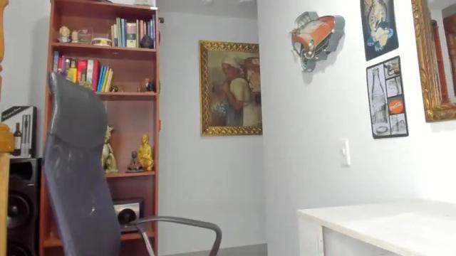 Image 2 of jocelynne_longbarton Stream on Chaturbate on 15 months ago