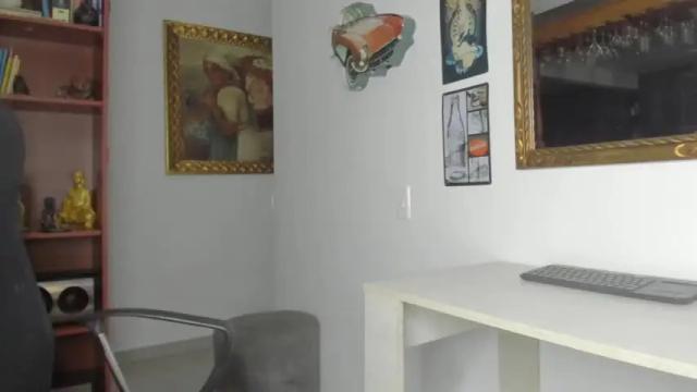 Image 4 of jocelynne_longbarton Stream on Chaturbate on 18 months ago