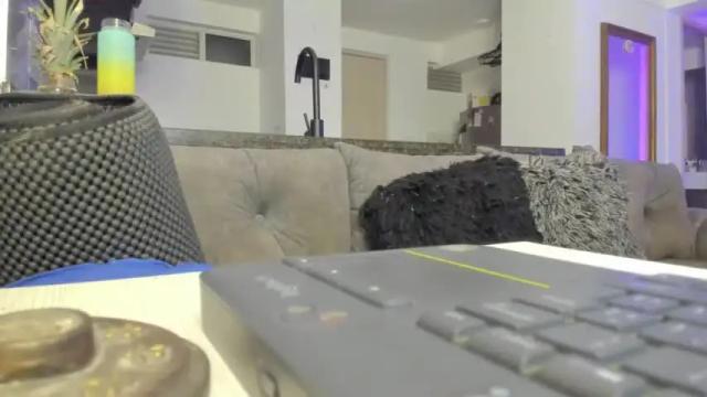 Image 2 of jocelynne_longbarton Stream on Chaturbate on 17 months ago