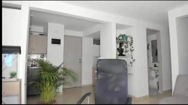 Image 7 of jocelynne_longbarton Stream on Chaturbate on 17 months ago