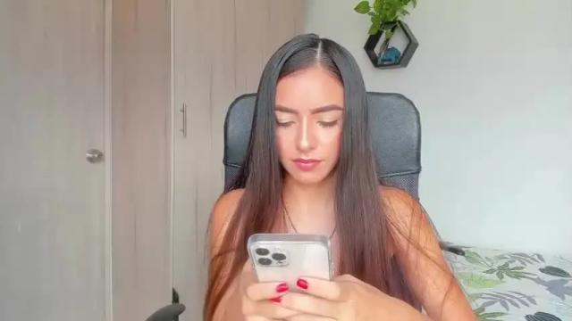 Image 4 of jocelynne_longbarton Stream on Chaturbate on 15 months ago