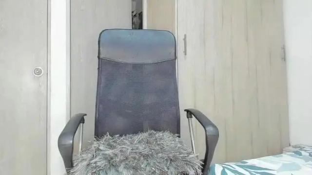 Image 2 of jocelynne_longbarton Stream on Chaturbate on 15 months ago