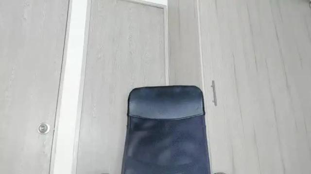 Image 12 of jocelynne_longbarton Stream on Chaturbate on 15 months ago