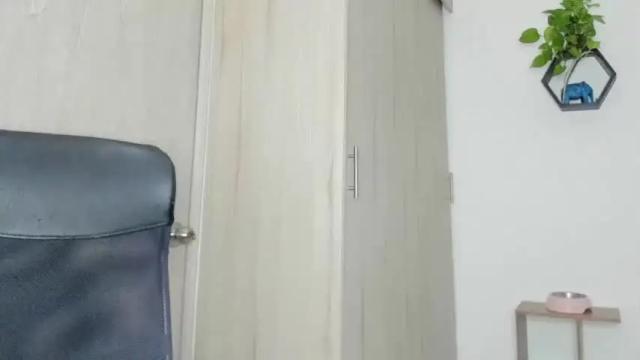 Image 7 of jocelynne_longbarton Stream on Chaturbate on 12 months ago