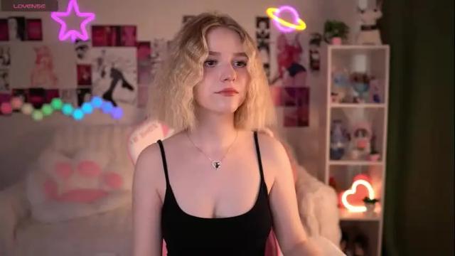 Image 2 of joice_queen Stream on Chaturbate on 19 days ago
