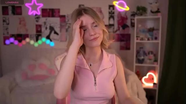 Image 2 of joice_queen Stream on Chaturbate on 11 days ago