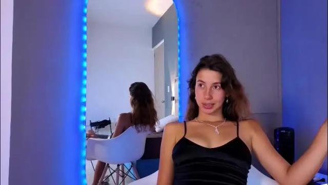 Image 4 of jolie_lov Stream on Chaturbate on 4 months ago