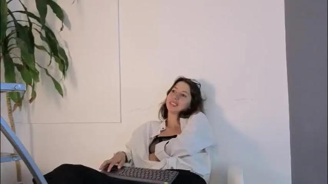 Image 2 of jolie_lov Stream on Chaturbate on 1 month ago