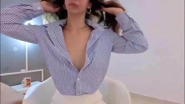 Image 2 of jolie_lov Stream on Chaturbate on 1 month ago