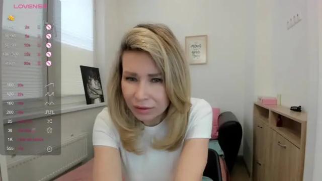Image 4 of jolie_ozolla Stream on Chaturbate on 13 months ago
