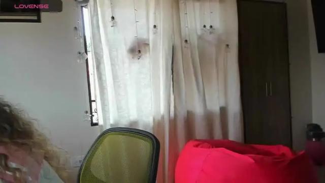 Image 2 of jolie_reyes1 Stream on Chaturbate on 13 months ago