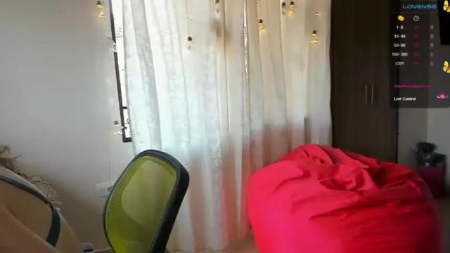 Image 3 of jolie_reyes1 Stream on Chaturbate on 13 months ago