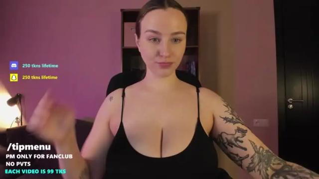 Image 2 of joliejoy Stream on Chaturbate on 16 months ago