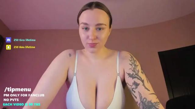 Image 12 of joliejoy Stream on Chaturbate on 16 months ago