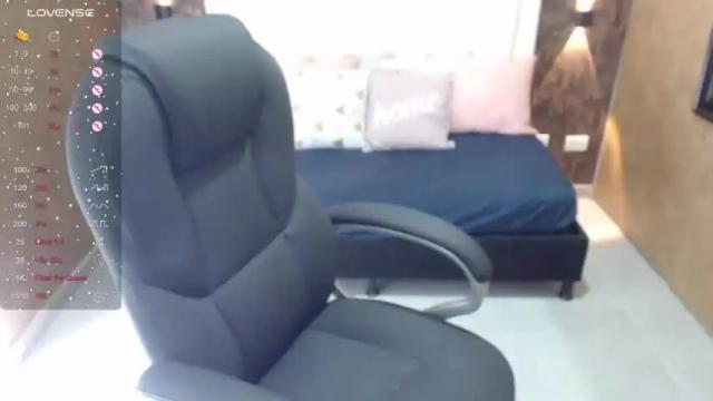 Image 10 of joy__smiht Stream on Chaturbate on 15 months ago