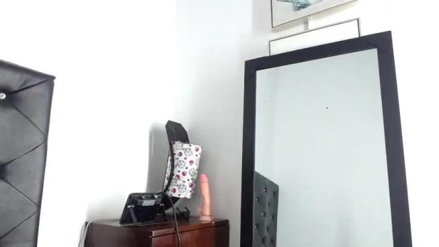 Image 12 of joyce_milleer Stream on Chaturbate on 16 months ago