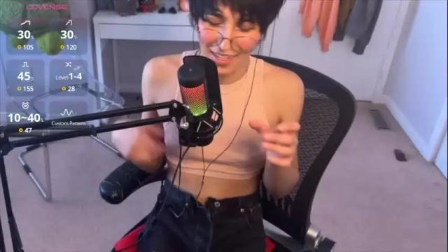 Image 3 of joystickjackie Stream on Chaturbate on 1 month ago