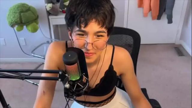 Image 2 of joystickjackie Stream on Chaturbate on 17 days ago