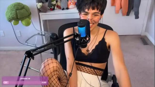 Image 8 of joystickjackie Stream on Chaturbate on 17 days ago