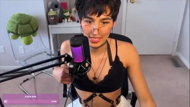 Image 3 of joystickjackie Stream on Chaturbate on 16 days ago