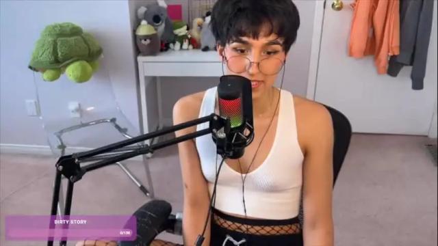 Image 2 of joystickjackie Stream on Chaturbate on 4 months ago