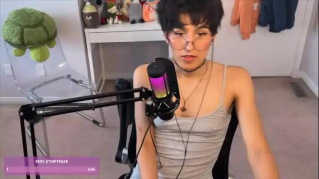 Image 3 of joystickjackie Stream on Chaturbate on 5 days ago