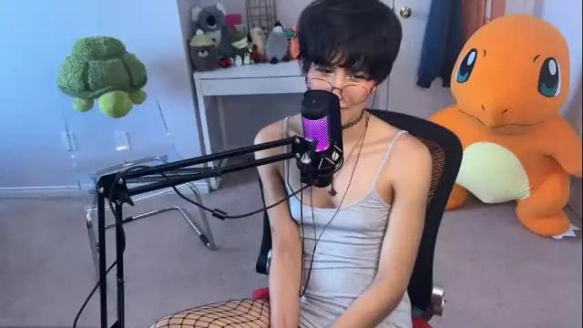 Image 11 of joystickjackie Stream on Chaturbate on 2 months ago