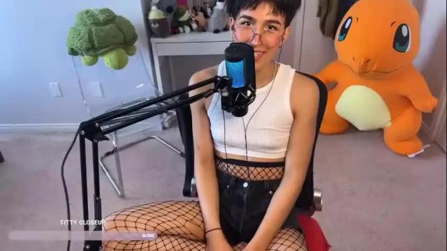 Image 2 of joystickjackie Stream on Chaturbate on 1 month ago