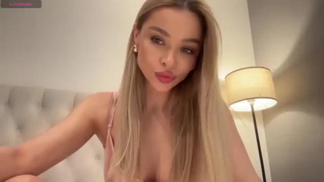 Image 10 of js_girls Stream on Chaturbate on 13 months ago