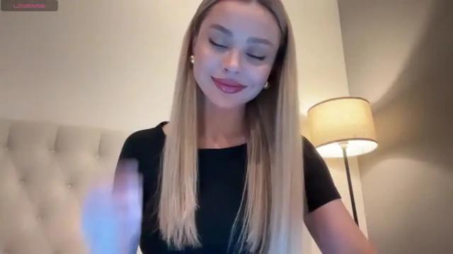 Image 2 of js_girls Stream on Chaturbate on 16 months ago