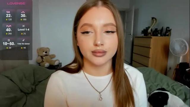 Image 4 of ju_lii Stream on Chaturbate on 1 month ago