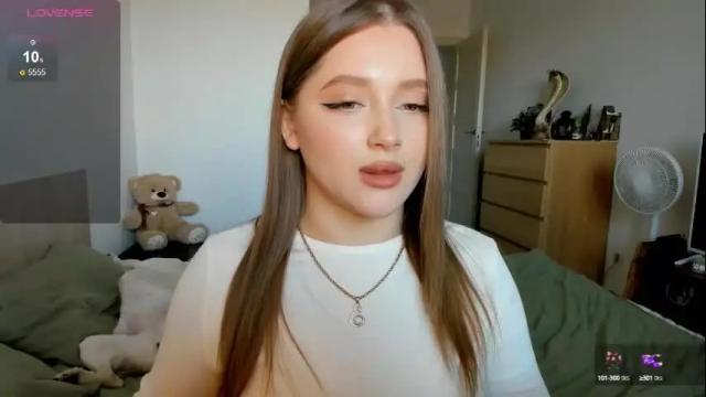 Image 4 of ju_lii Stream on Chaturbate on 1 month ago