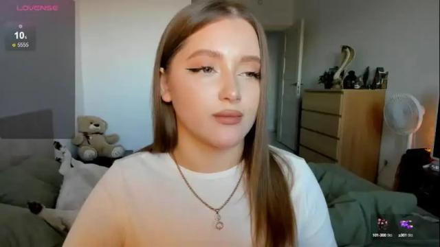 Image 4 of ju_lii Stream on Chaturbate on 1 month ago