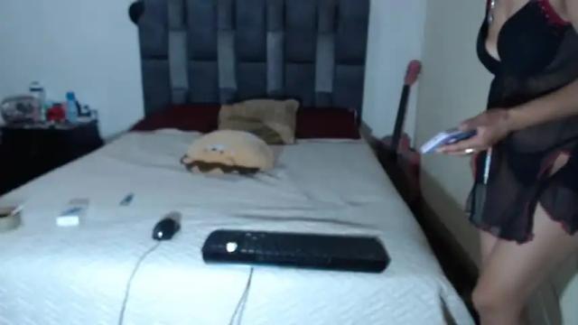 Image 12 of juan_and_luu Stream on Chaturbate on 15 months ago