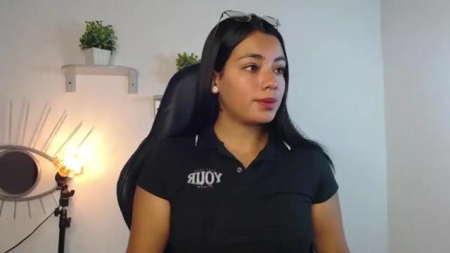 Image 2 of juanita_angell Stream on Chaturbate on 18 months ago