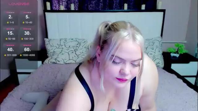 Image 3 of juicy_diana Stream on Chaturbate on 26 days ago