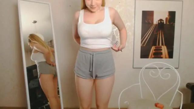 Image 12 of juicyapril Stream on Chaturbate on 19 months ago