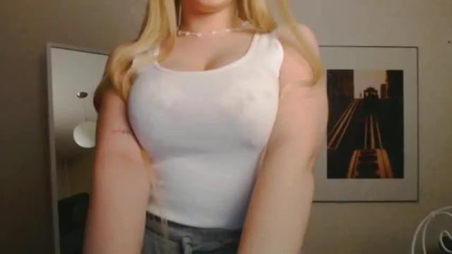 Image 8 of juicyapril Stream on Chaturbate on 19 months ago