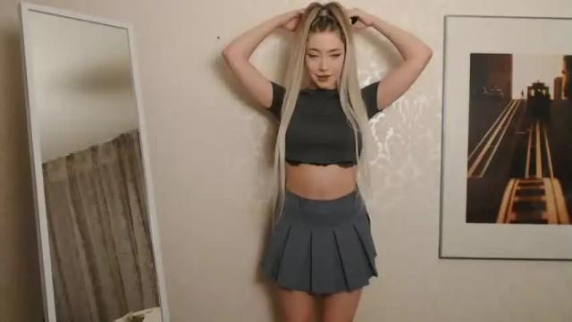 Image 12 of juicyapril Stream on Chaturbate on 19 months ago