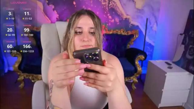 Image 3 of juicyberryy Stream on Chaturbate on 1 month ago