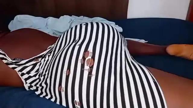 Image 2 of juicybooty_001 Stream on Chaturbate on 3 months ago