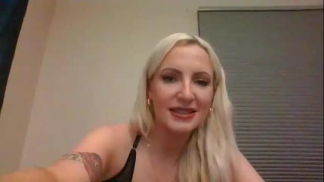 Image 4 of juicyjade2333 Stream on Chaturbate on 2 days ago