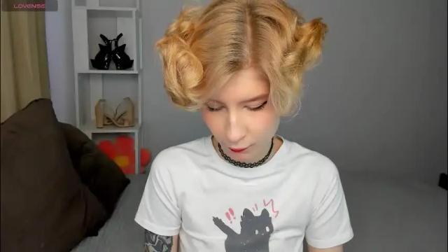 Image 10 of julescrown Stream on Chaturbate on 3 months ago